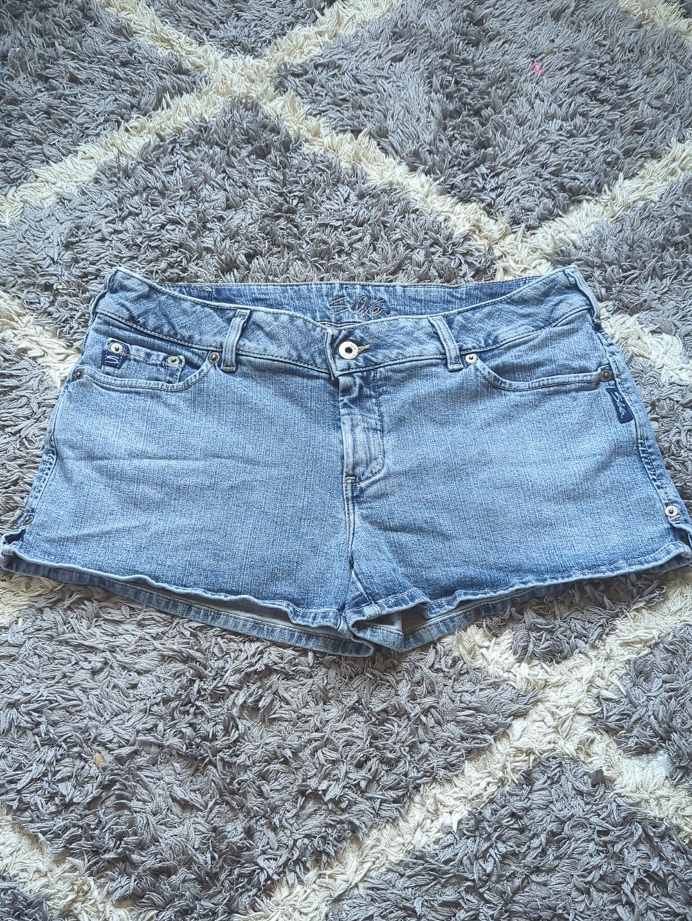 Silver Jeans Light Blue Denim Women’s Shorts Size 32"